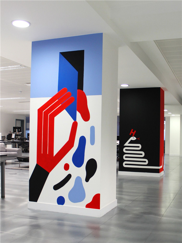 办公室里突兀的大柱子如何装饰设计